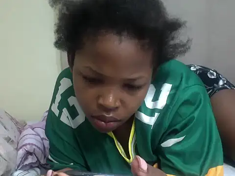 Snapshot of queen-sasha chatting on 17, 11, 2025 queen-sasha online show from 17, 11, 2025