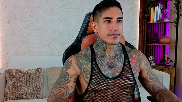 Snapshot of AdanReilly chatting on 5, 6, 2026 AdanReilly online show from 5, 6, 2026