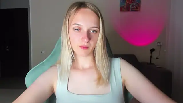 Snapshot of RouseReed chatting on 12, 7, 2026 RouseReed online show from 12, 7, 2026