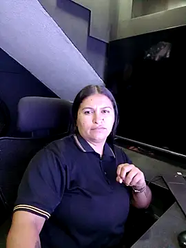 Snapshot of Mia_oficial chatting on 4, 12, 2025 Mia oficial online show from 4, 12, 2025