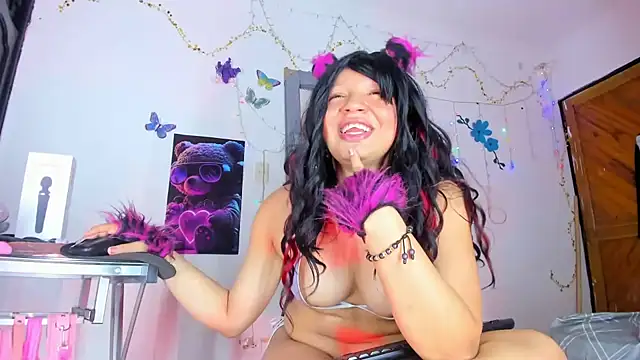Snapshot of Emily_Coper18 chatting on 1, 2, 2025 Emily Coper18 online show from 1, 2, 2025