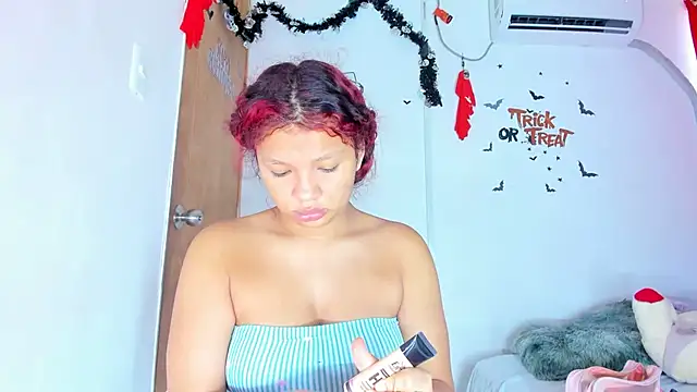 Snapshot of Emily_Coper18 chatting on 9, 10, 2025 Emily Coper18 online show from 9, 10, 2025