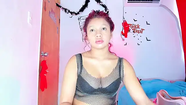 Snapshot of Emily_Coper18 chatting on 11, 10, 2025 Emily Coper18 online show from 11, 10, 2025