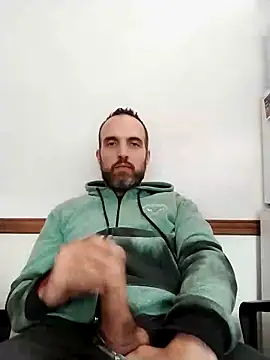 Snapshot of leon3875 chatting on 5, 12, 2024 leon3875 online show from 5, 12, 2024