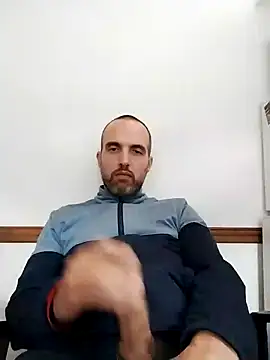 Snapshot of leon3875 chatting on 12, 12, 2024 leon3875 online show from 12, 12, 2024