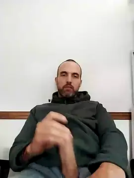 Snapshot of leon3875 chatting on 17, 12, 2024 leon3875 online show from 17, 12, 2024