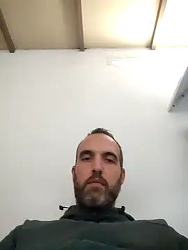 Snapshot of leon3875 chatting on 7, 3, 2025 leon3875 online show from 7, 3, 2025