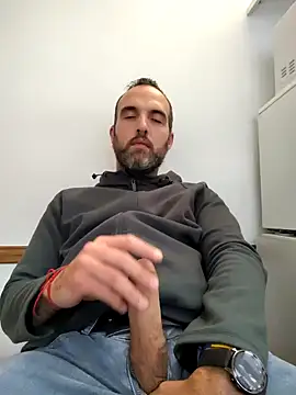 Snapshot of leon3875 chatting on 11, 3, 2025 leon3875 online show from 11, 3, 2025