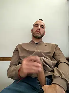 Snapshot of leon3875 chatting on 8, 9, 2025 leon3875 online show from 8, 9, 2025