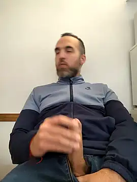 Snapshot of leon3875 chatting on 25, 9, 2025 leon3875 online show from 25, 9, 2025