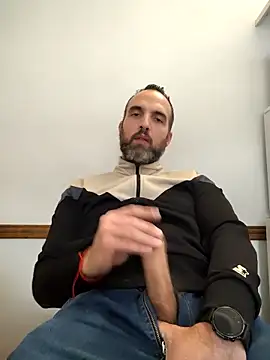 Snapshot of leon3875 chatting on 8, 10, 2025 leon3875 online show from 8, 10, 2025