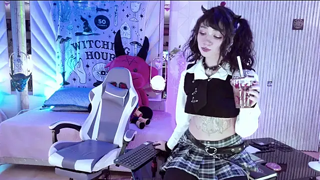 zephirahabney online show from 6, 11, 2025