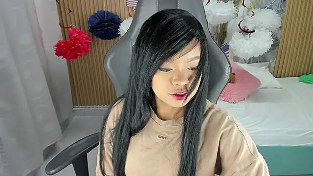 Lili 16 online show from 15, 9, 2025