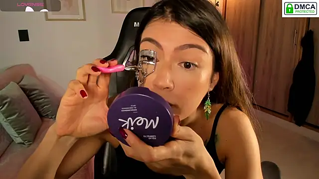 Snapshot of Lilabril chatting on 27, 11, 2025 Lilabril online show from 27, 11, 2025