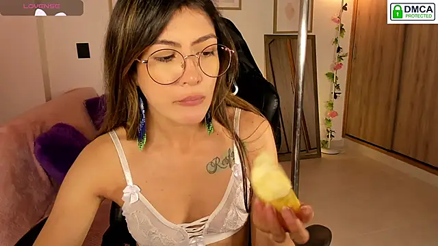 Snapshot of Lilabril chatting on 30, 11, 2025 Lilabril online show from 30, 11, 2025