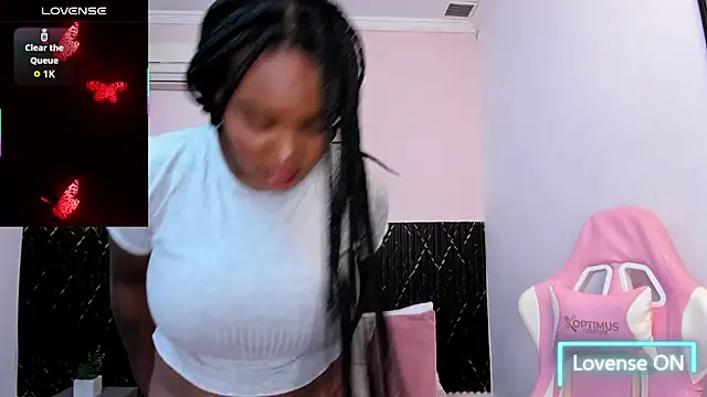 Snapshot of chanel_brunette chatting on 18, 9, 2025 chanel brunette online show from 18, 9, 2025