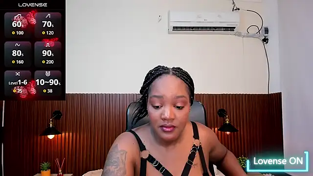 Snapshot of chanel_brunette chatting on 16, 11, 2025 chanel brunette online show from 16, 11, 2025