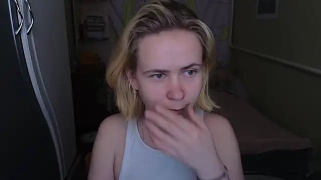 Snapshot of Riley_Roo chatting on 15, 4, 2026 Riley Roo online show from 15, 4, 2026