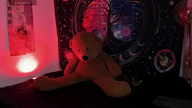 Snapshot of Elena-Rosse chatting on 28, 10, 2025 Elena-Rosse online show from 28, 10, 2025