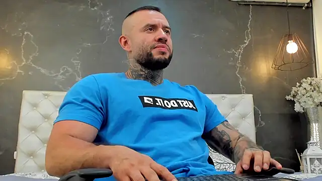 Snapshot of BruceDallas chatting on 22, 12, 2024 BruceDallas online show from 22, 12, 2024