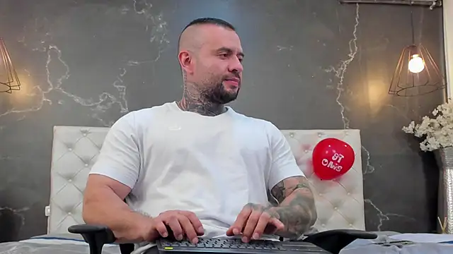 Snapshot of BruceDallas chatting on 15, 2, 2025 BruceDallas online show from 15, 2, 2025