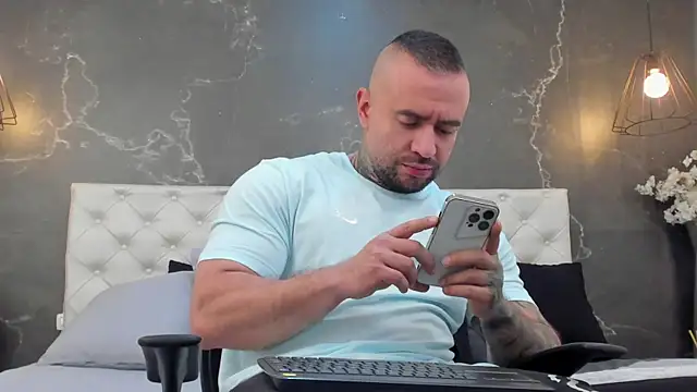 Snapshot of BruceDallas chatting on 25, 2, 2025 BruceDallas online show from 25, 2, 2025