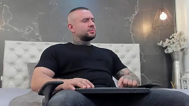 Snapshot of BruceDallas chatting on 2, 3, 2025 BruceDallas online show from 2, 3, 2025