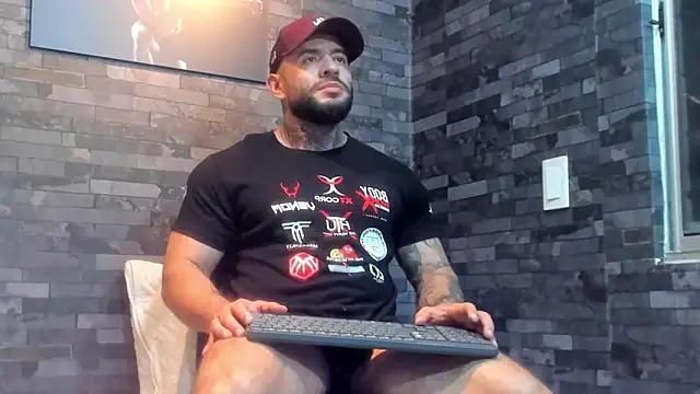 Snapshot of BruceDallas chatting on 8, 6, 2026 BruceDallas online show from 8, 6, 2026