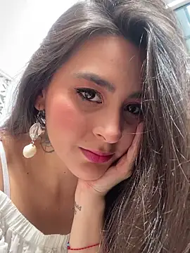 emily amaya online show from 24, 4, 2026