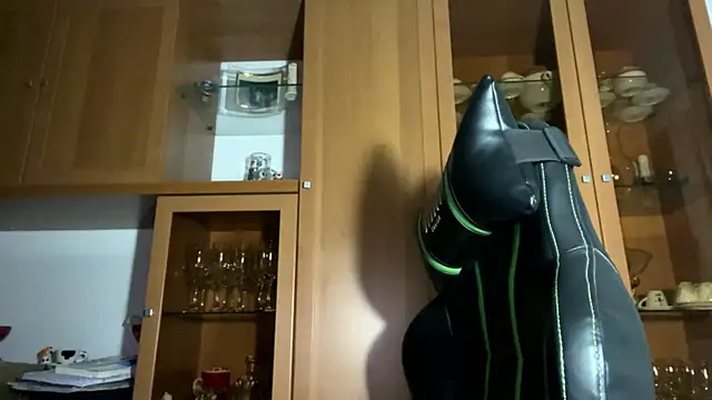 Snapshot of Hank_04 chatting on 15, 12, 2024 Hank 04 online show from 15, 12, 2024