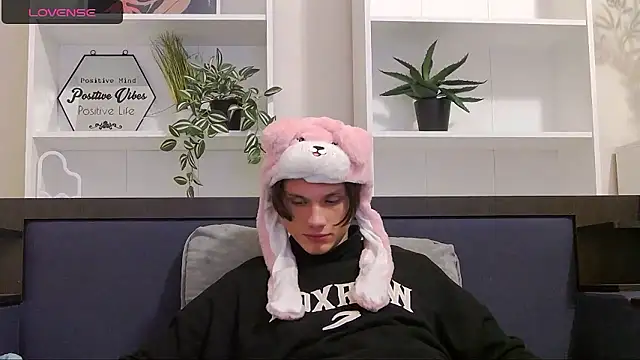 Snapshot of CalvinCay chatting on 5, 12, 2024 CalvinCay online show from 5, 12, 2024