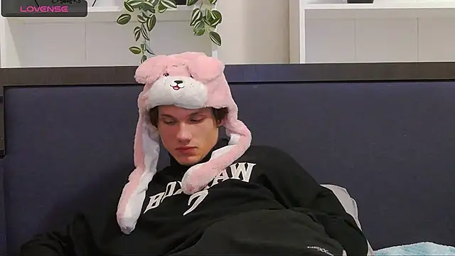 Snapshot of CalvinCay chatting on 7, 12, 2024 CalvinCay online show from 7, 12, 2024