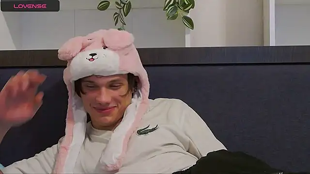 Snapshot of CalvinCay chatting on 9, 12, 2024 CalvinCay online show from 9, 12, 2024