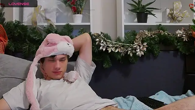 Snapshot of CalvinCay chatting on 15, 12, 2024 CalvinCay online show from 15, 12, 2024