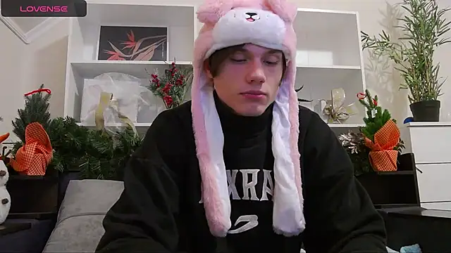 Snapshot of CalvinCay chatting on 15, 12, 2024 CalvinCay online show from 15, 12, 2024