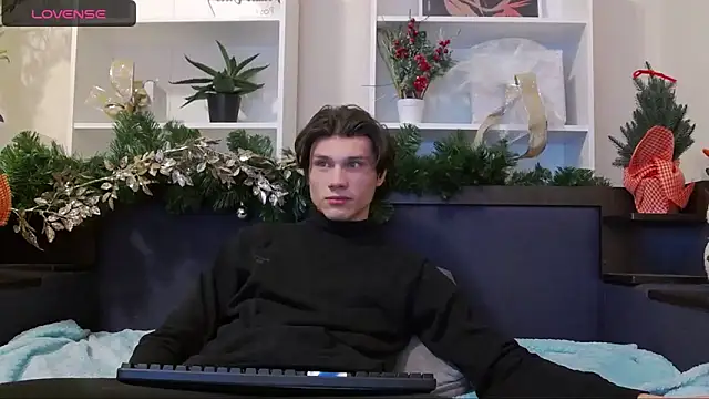 Snapshot of CalvinCay chatting on 18, 12, 2024 CalvinCay online show from 18, 12, 2024