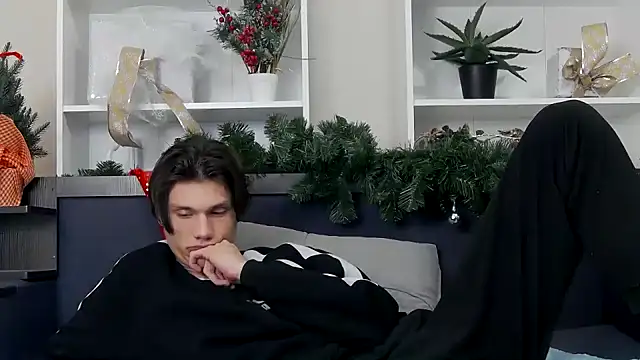 Snapshot of CalvinCay chatting on 31, 12, 2024 CalvinCay online show from 31, 12, 2024