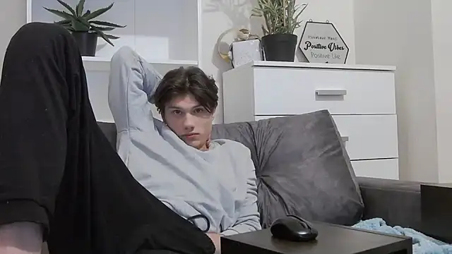 Snapshot of CalvinCay chatting on 1, 2, 2025 CalvinCay online show from 1, 2, 2025