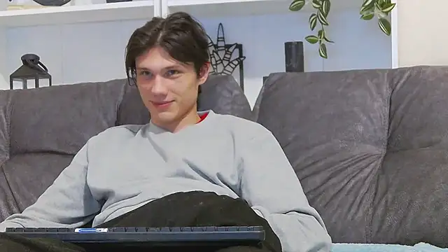 Snapshot of CalvinCay chatting on 5, 3, 2025 CalvinCay online show from 5, 3, 2025