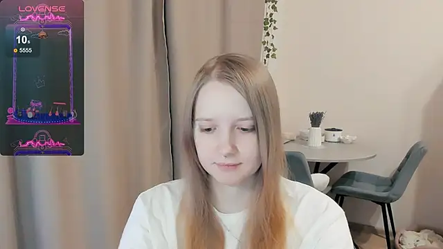 Snapshot of Alyaley chatting on 7, 10, 2025 Alyaley online show from 7, 10, 2025