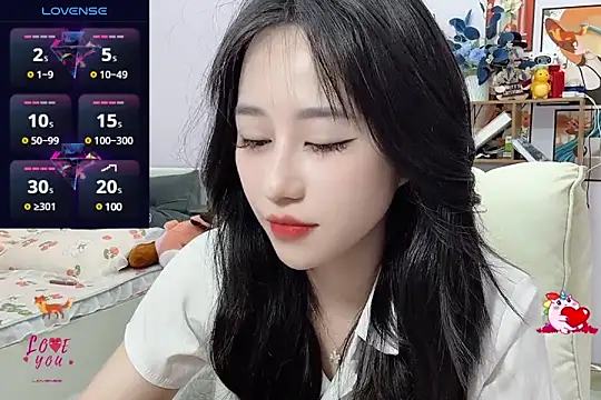 Snapshot of _LLisa_ chatting on 5, 1, 2025 LLisa online show from 5, 1, 2025