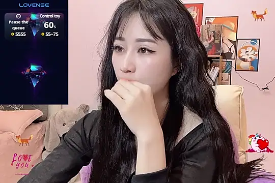 Snapshot of _LLisa_ chatting on 3, 3, 2025 LLisa online show from 3, 3, 2025