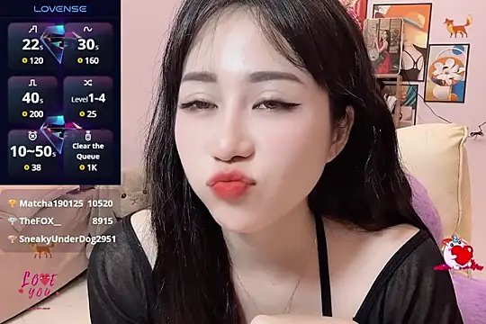 Snapshot of _LLisa_ chatting on 3, 3, 2025 LLisa online show from 3, 3, 2025