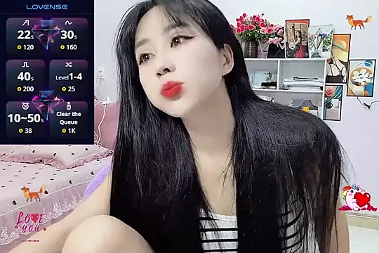 Snapshot of _LLisa_ chatting on 4, 12, 2025 LLisa online show from 4, 12, 2025