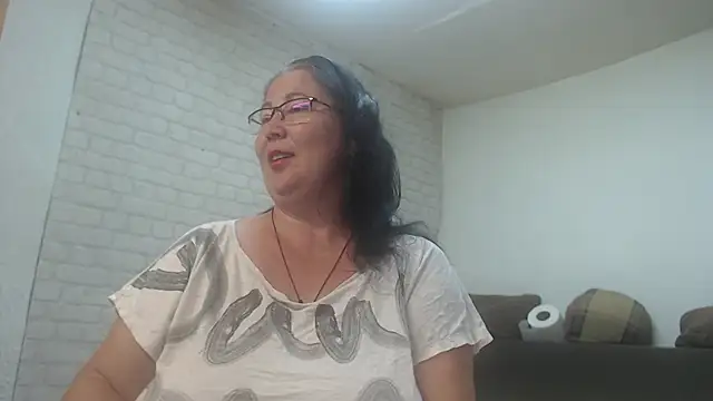 EmmaSquirt online show from 4, 6, 2026