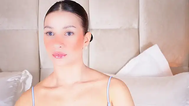 Snapshot of KiraKayleigh1 chatting on 20, 3, 2025 KiraKayleigh1 online show from 20, 3, 2025