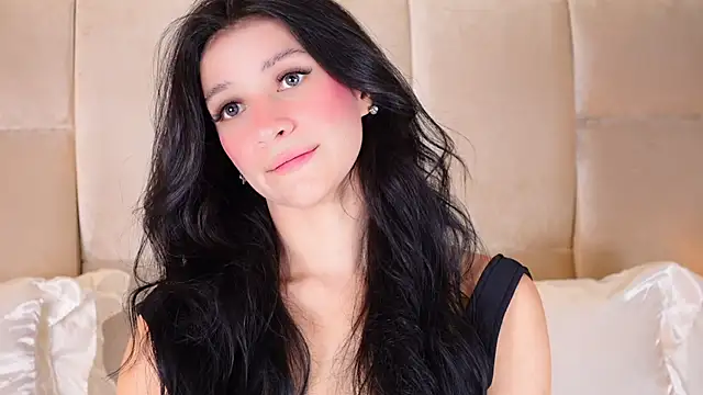 Snapshot of KiraKayleigh1 chatting on 13, 9, 2025 KiraKayleigh1 online show from 13, 9, 2025