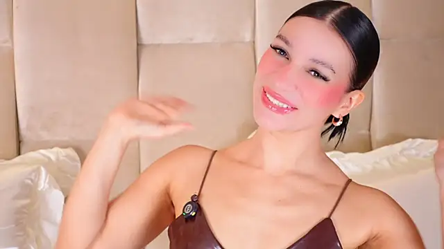 Snapshot of KiraKayleigh1 chatting on 20, 9, 2025 KiraKayleigh1 online show from 20, 9, 2025