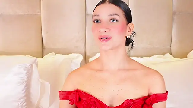 Snapshot of KiraKayleigh1 chatting on 20, 10, 2025 KiraKayleigh1 online show from 20, 10, 2025