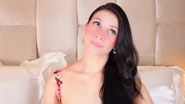 Snapshot of KiraKayleigh1 chatting on 24, 11, 2025 KiraKayleigh1 online show from 24, 11, 2025